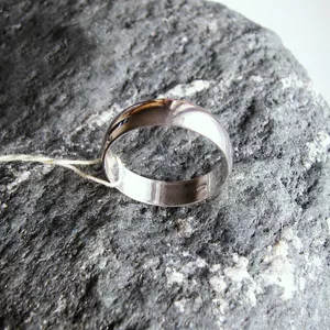 Серебряное обручальное кольцо.