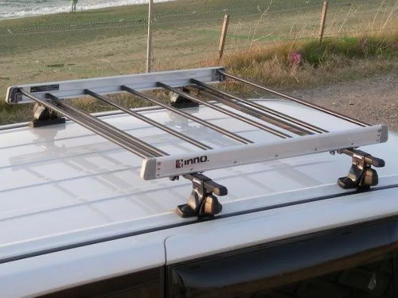 Алюминиевую корзину-багажник INNO (ИННО,  Япония) на крышу автомобиля