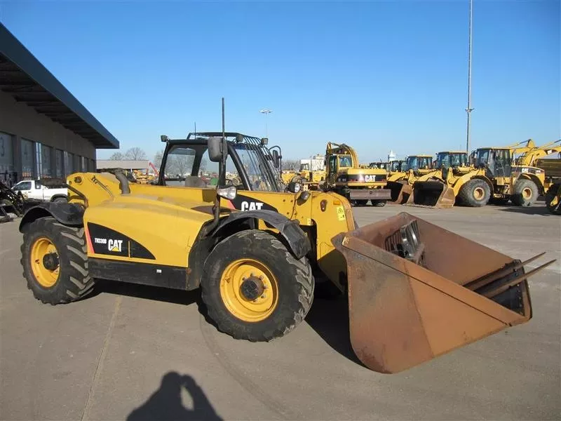 Телескопический погрузчик Caterpillar TH330B  Год выпуска:2008 Наработ