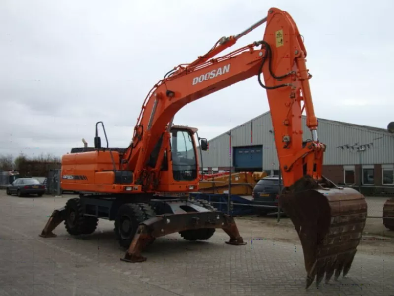 Колесный экскаватор DOOSAN