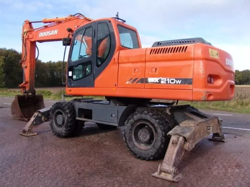 Doosan DX210- колесный экскаватор