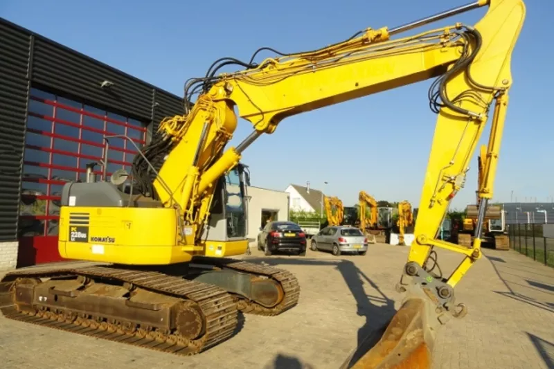 продам Komatsu PC228USLC-3NO-гусеничный экскаватор